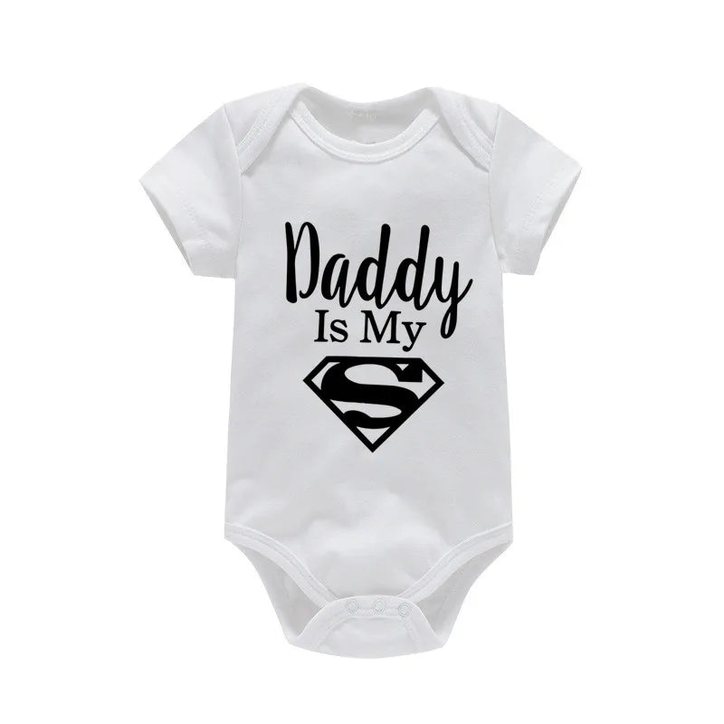 Body bébé "Daddy Is My Hero" imprimé doré - Barboteuse amusante pour nouveau-né fille et garçon